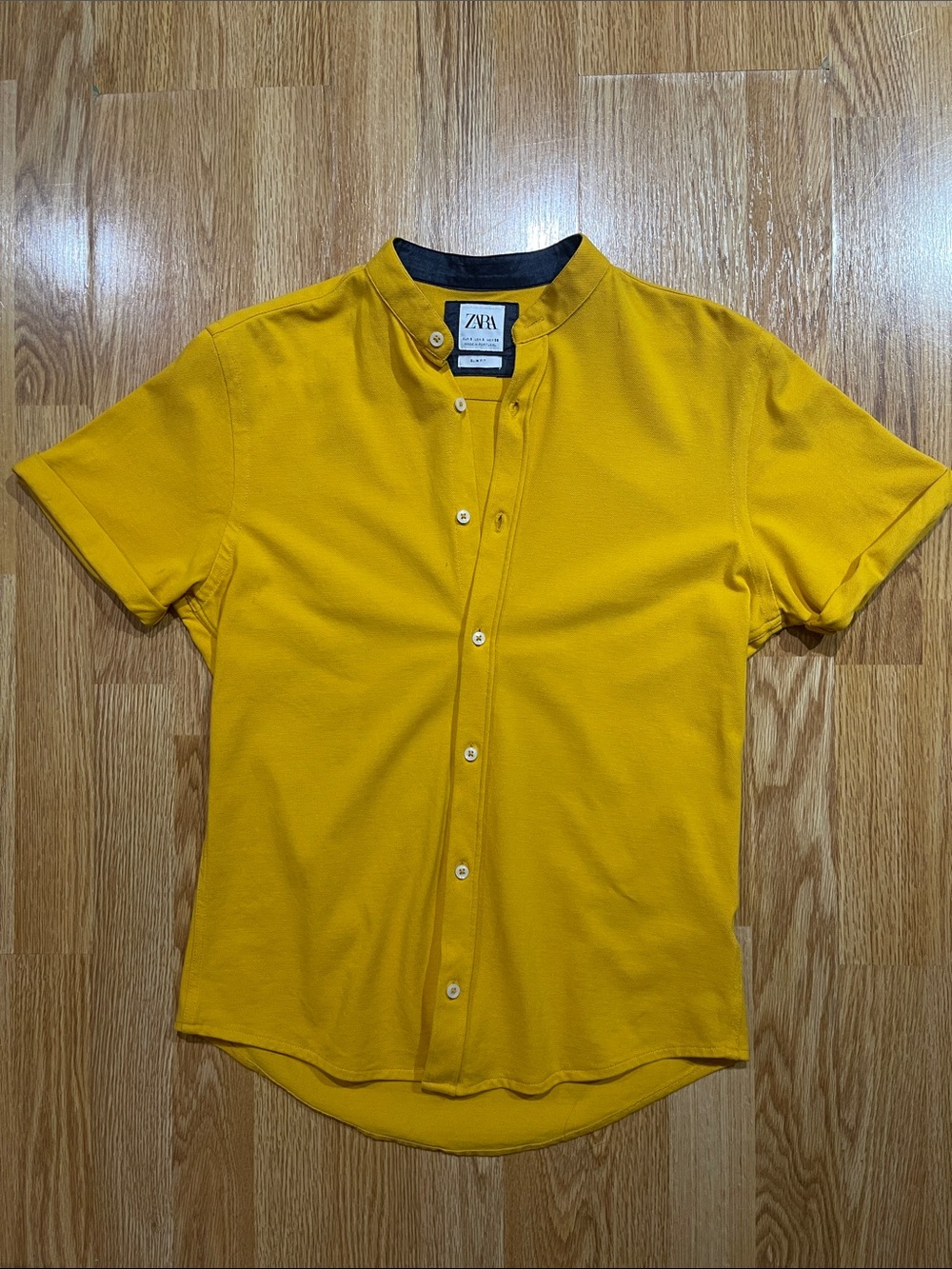 ZARA Men’s Short-Sleeve Mandarin Collar Button-Down Shirt in Mustard Yellow